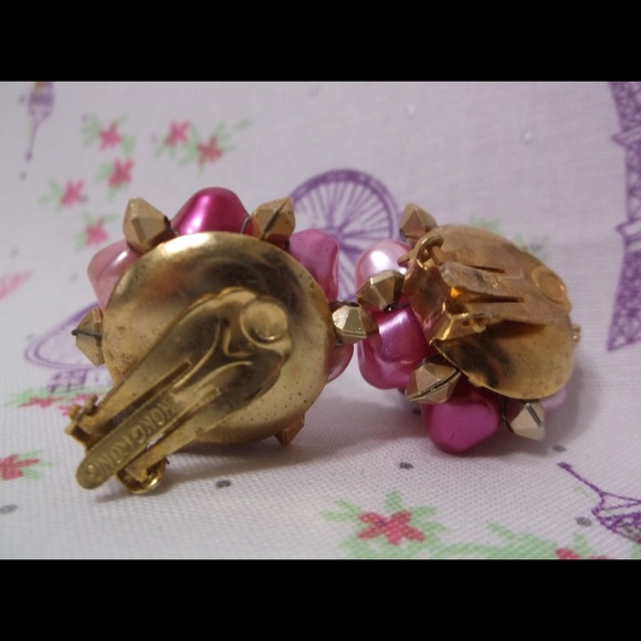 Vintage 60’s Cluster Clip On Earrings - Picture 4 of 8